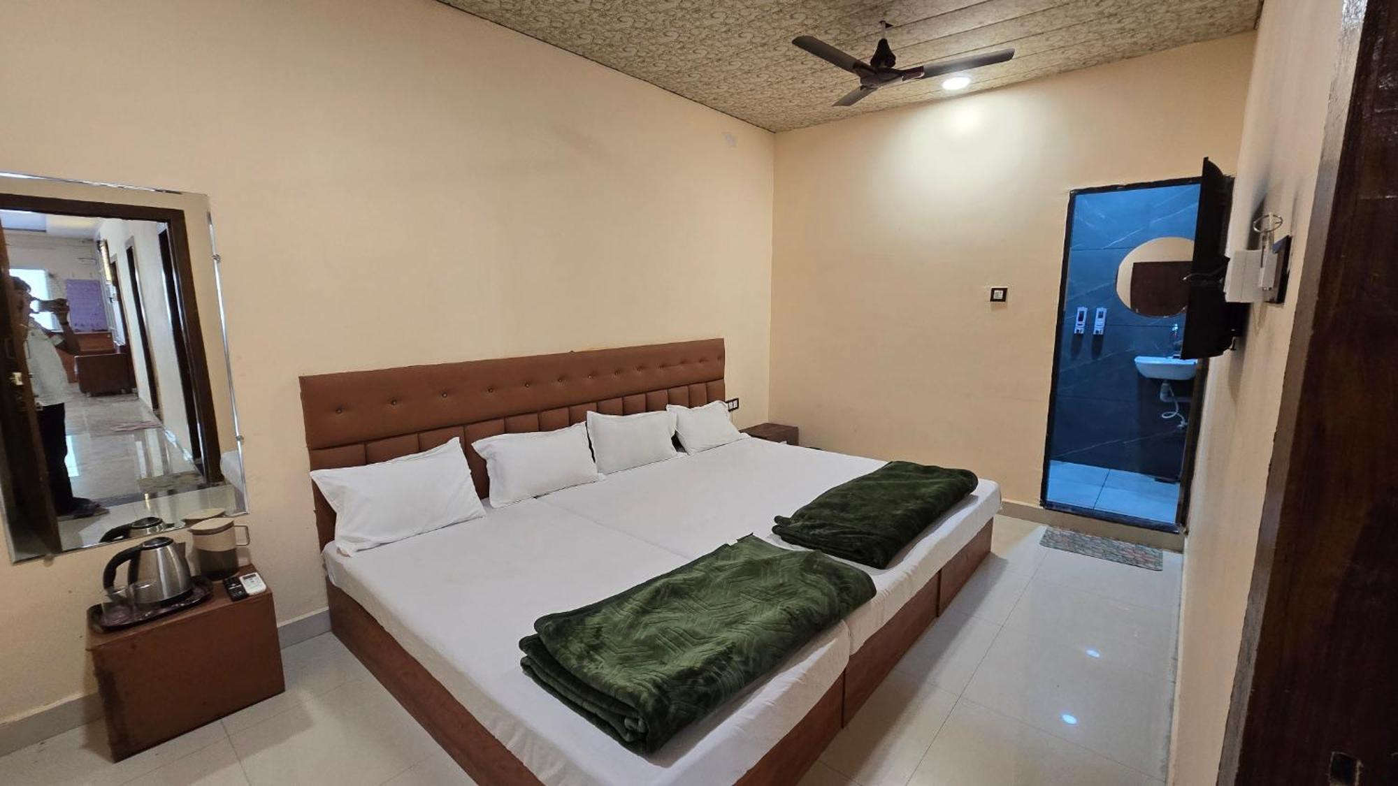 Hotel Maheshwari Green'S Ujjain Luaran gambar
