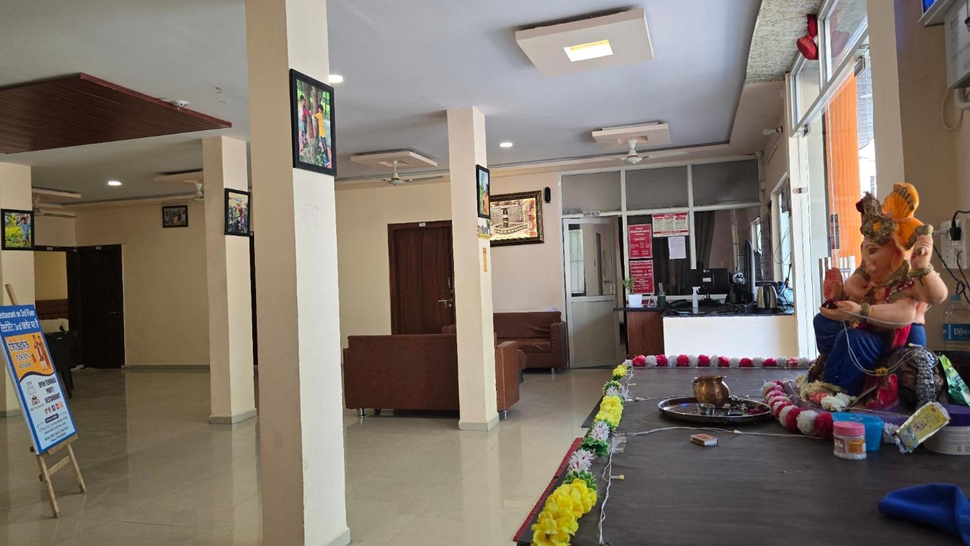 Hotel Maheshwari Green'S Ujjain Luaran gambar