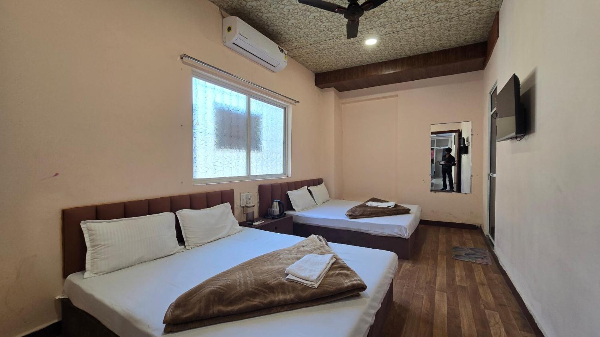 Hotel Maheshwari Green'S Ujjain Luaran gambar