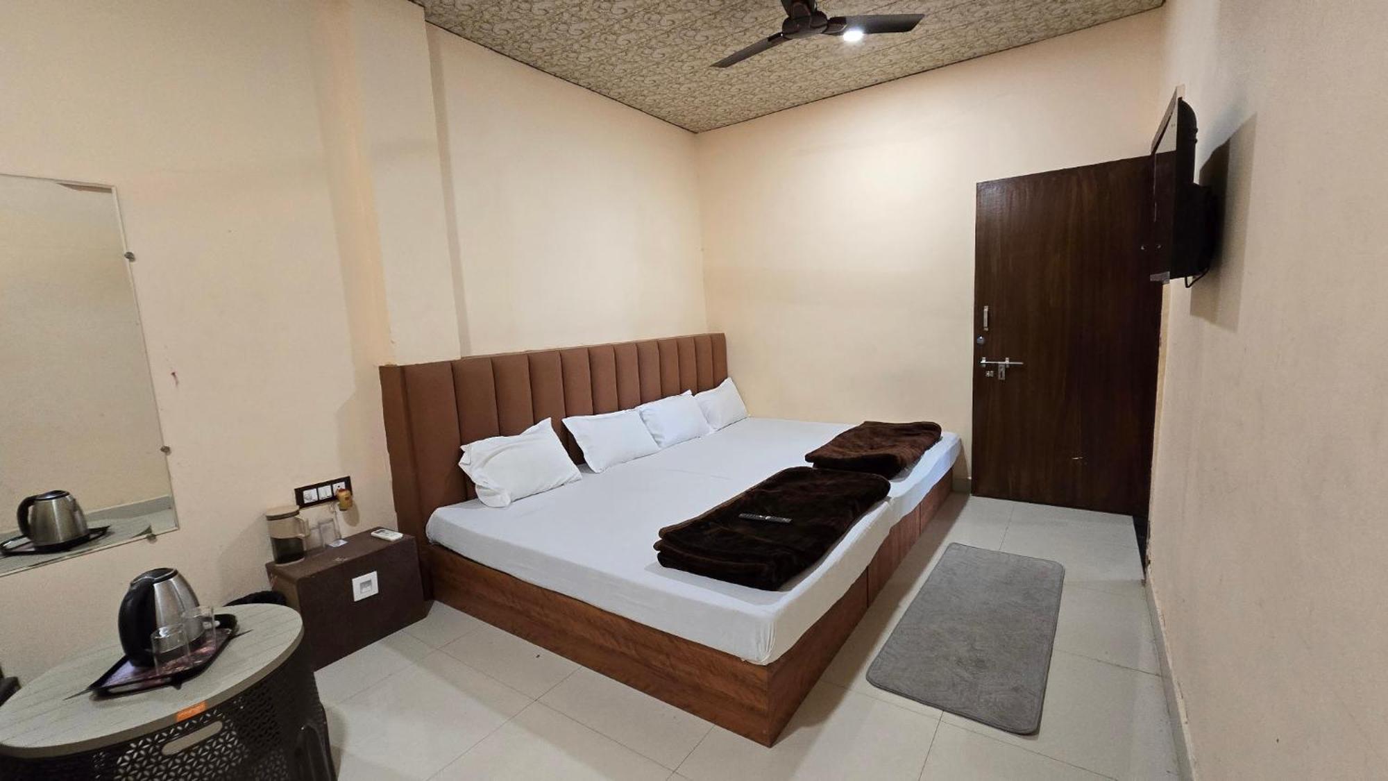 Hotel Maheshwari Green'S Ujjain Luaran gambar