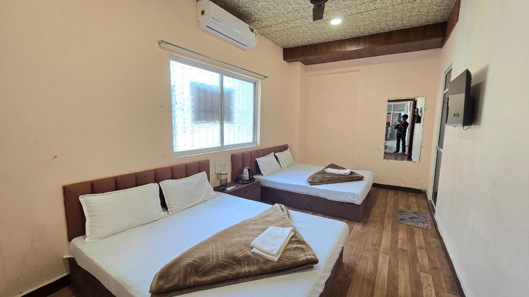 Hotel Maheshwari Green'S Ujjain Luaran gambar